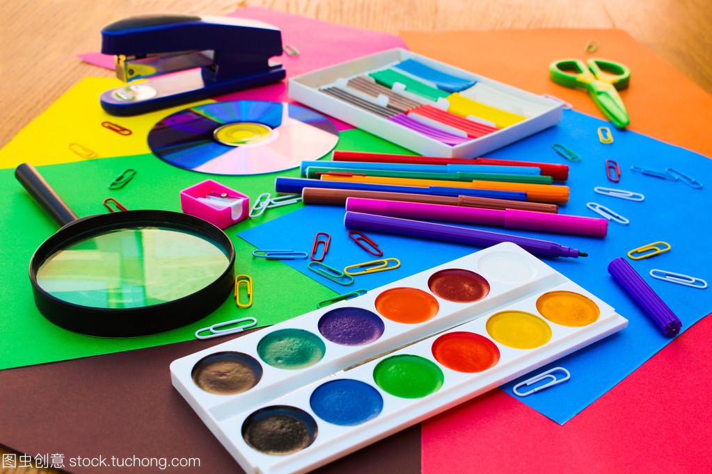 文具的多元世界 彩色紙張?jiān)趯W(xué)校與辦公場景下的應(yīng)用